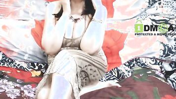 QueenSarah live on cam