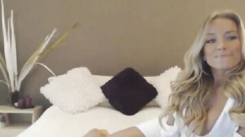 Busty Babe Masturbation Live On Cam