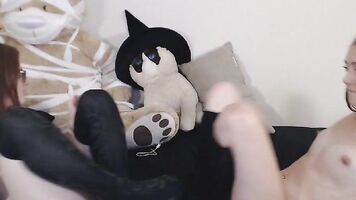 Hot Lesbian Girls Pussy Eaten To Orgasm