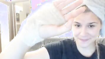 CHATURBATE BLONDE CAM GIRL SHOWS HER BANDAGE