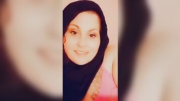 Looking for threesome's 2 girls 1 guy