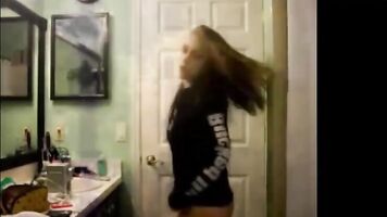 hot asian girls dance in front og WEBCAM