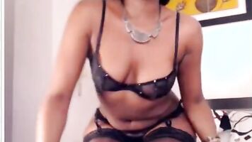 amzing ebony whit sexy ass